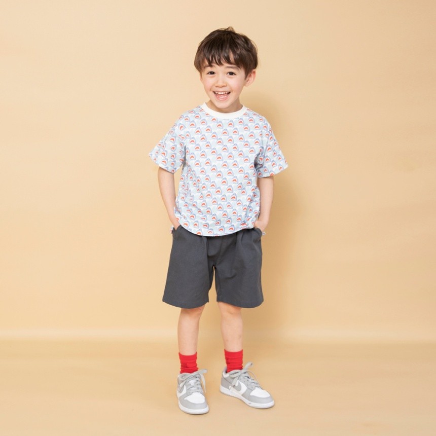 チャコールグレー