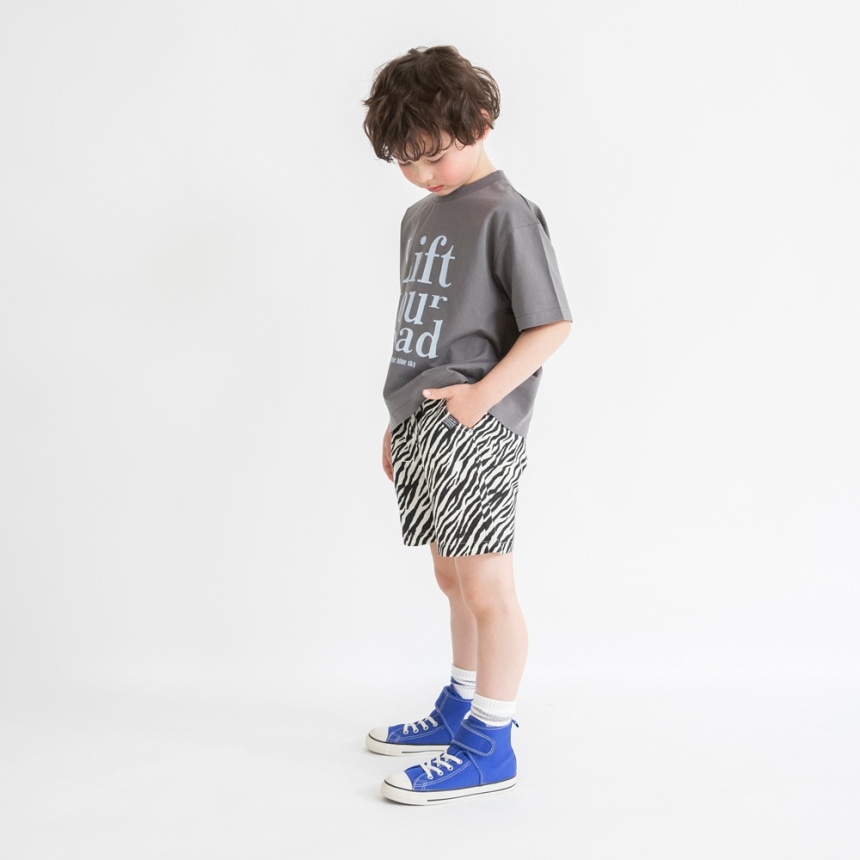 チャコールグレー