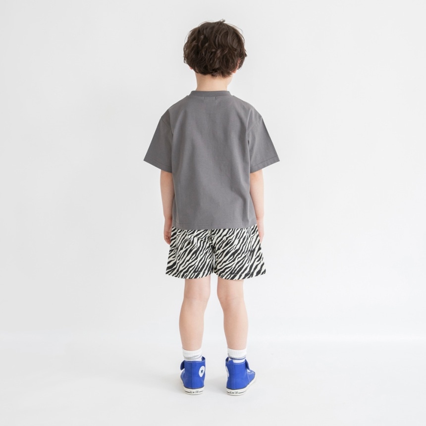 チャコールグレー