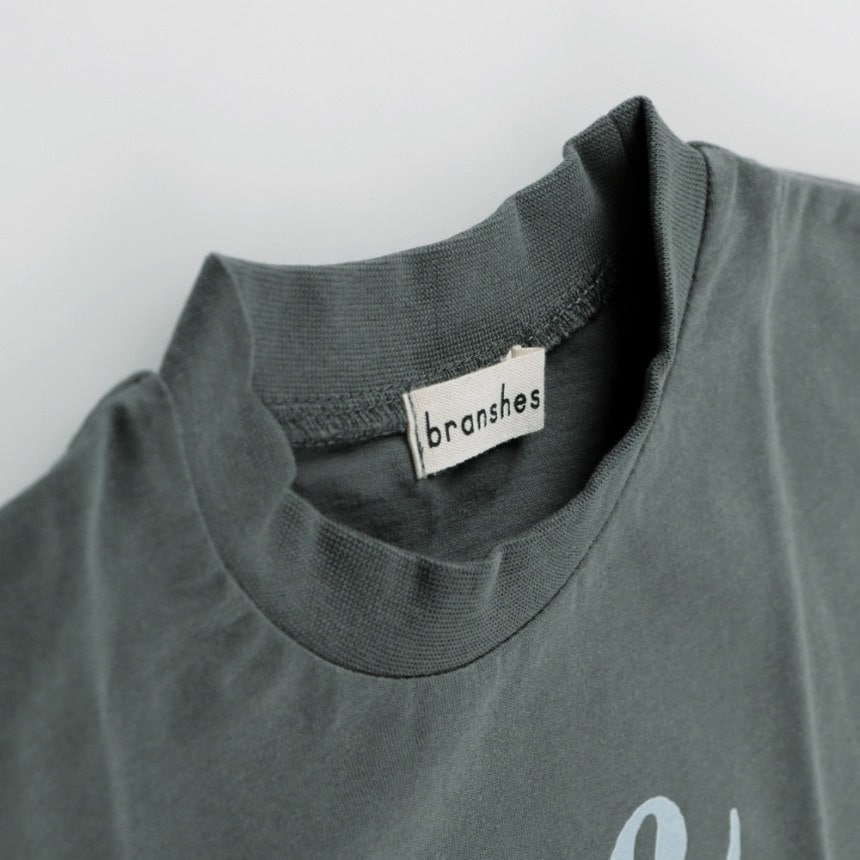 チャコールグレー