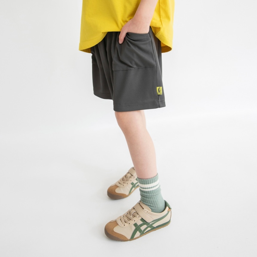 チャコールグレー