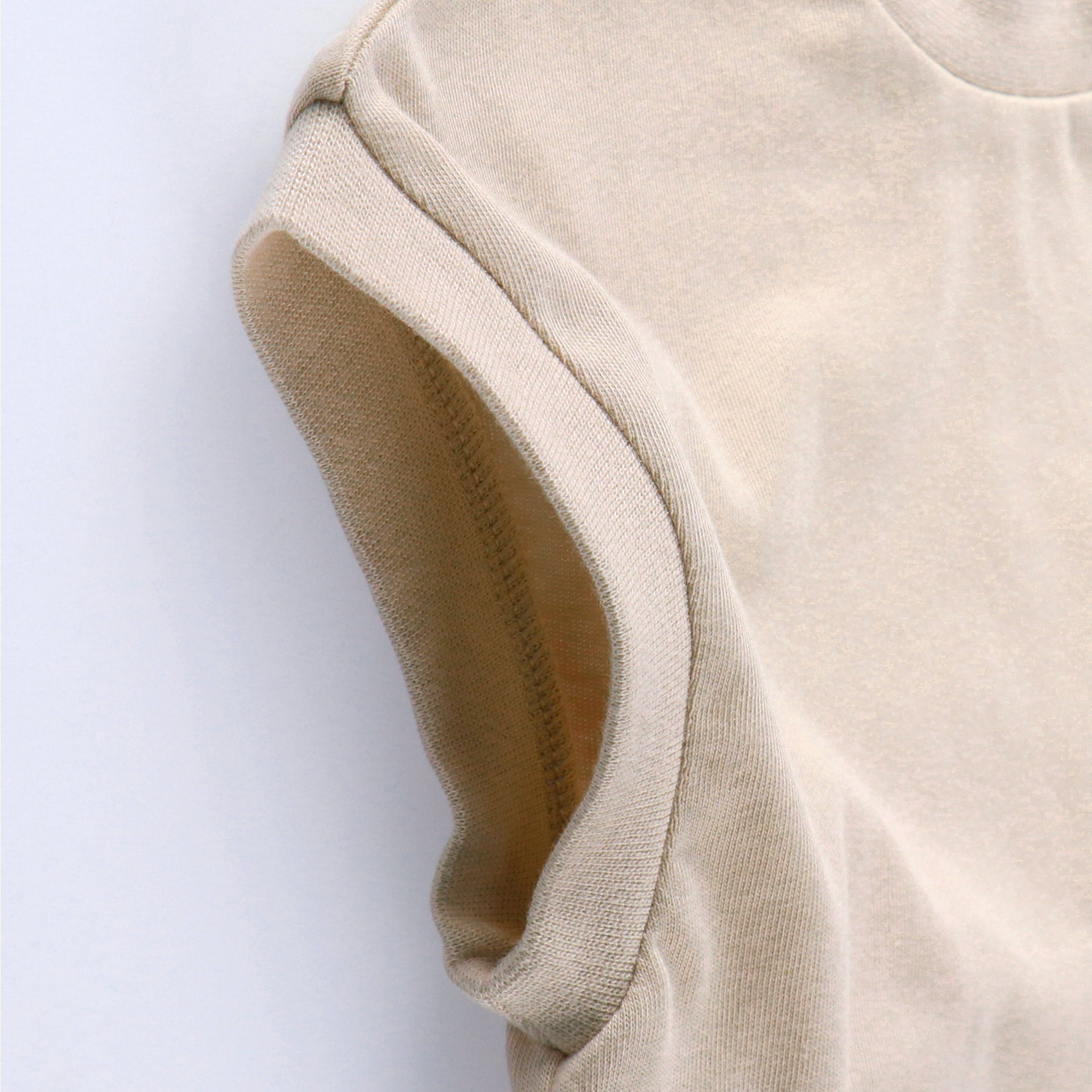 ピンクベージュ