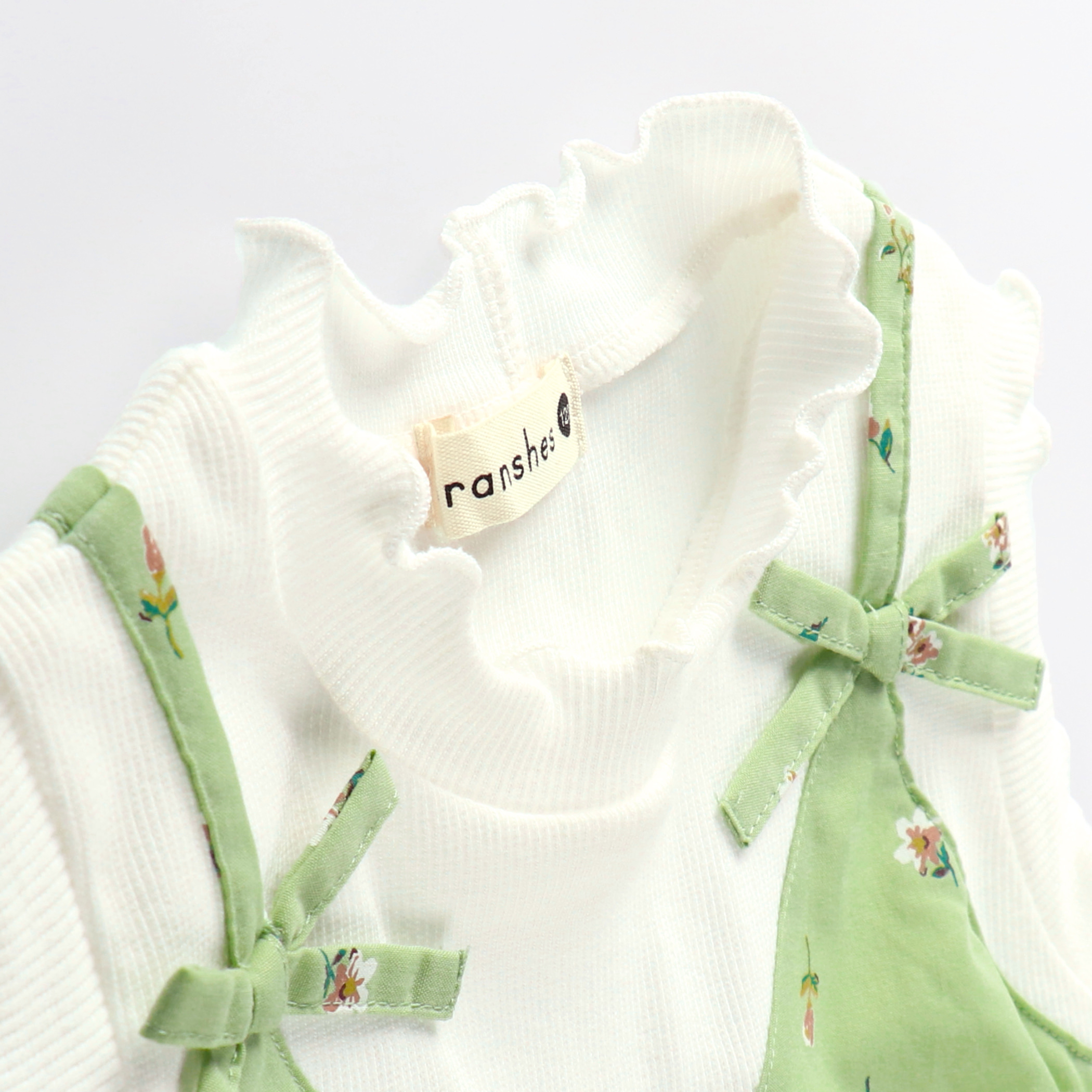 ライトグリーン