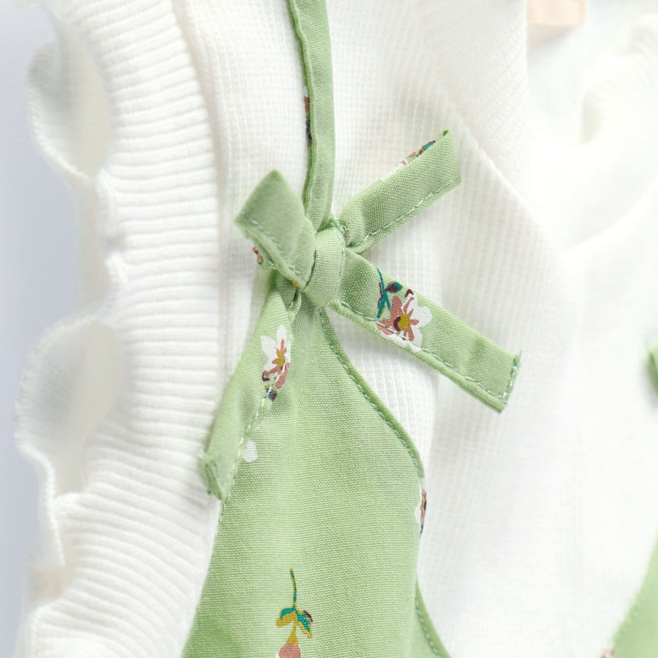 ライトグリーン