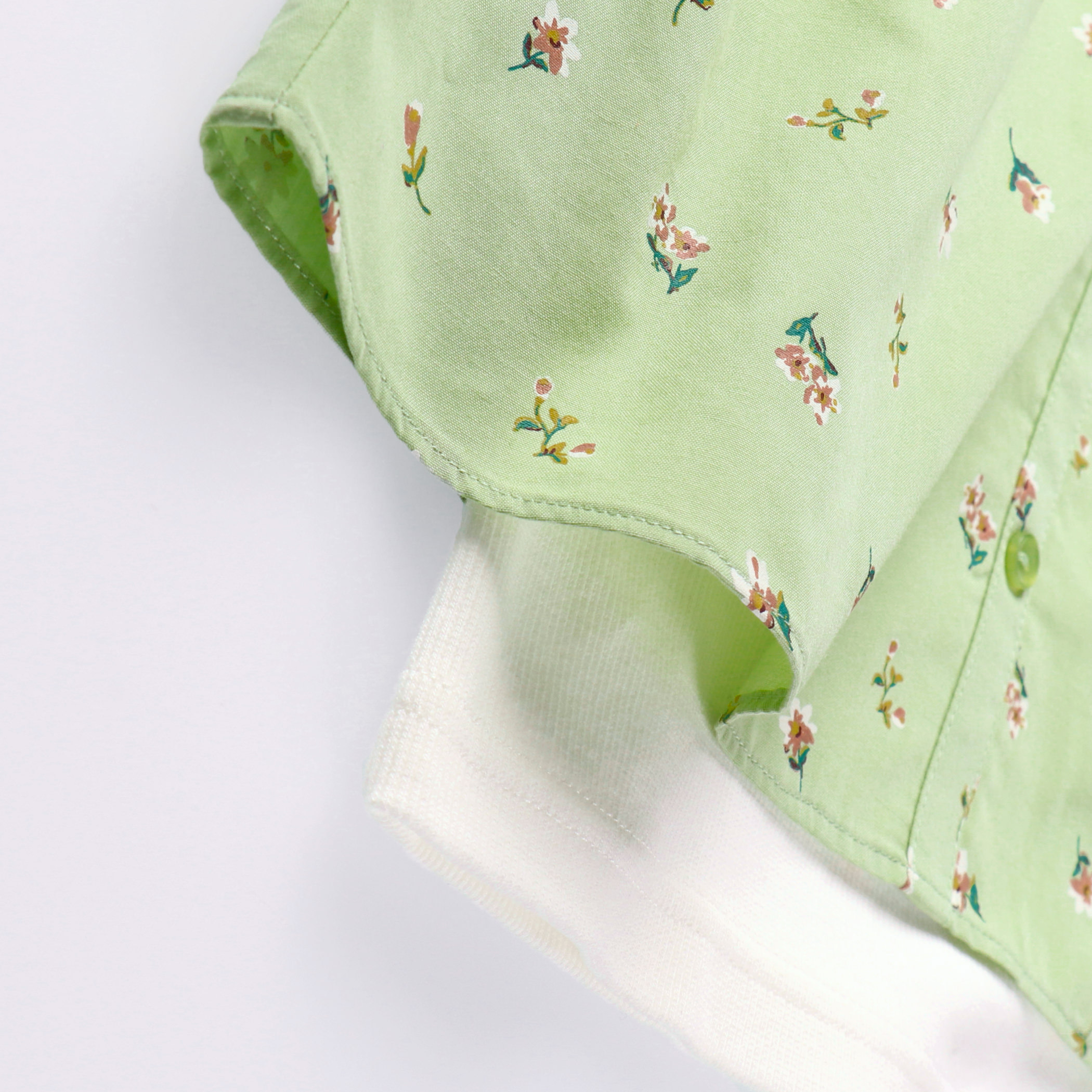 ライトグリーン