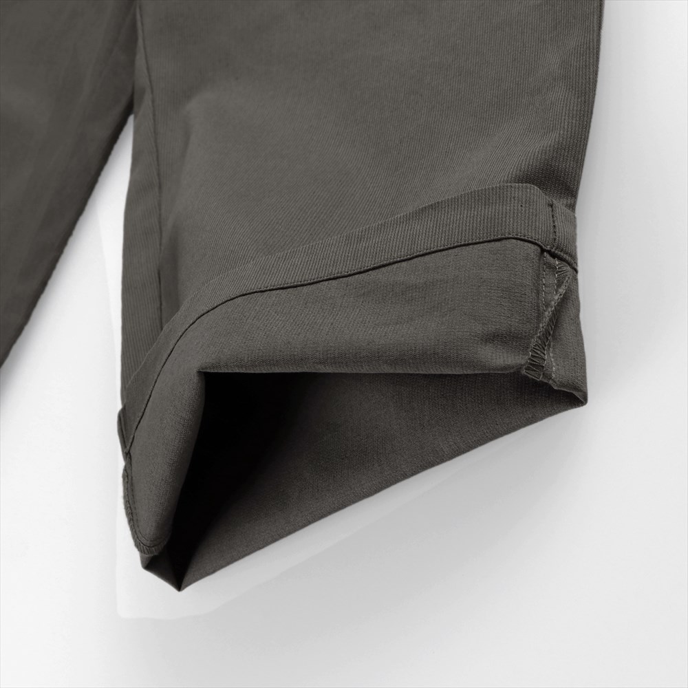 チャコールグレー