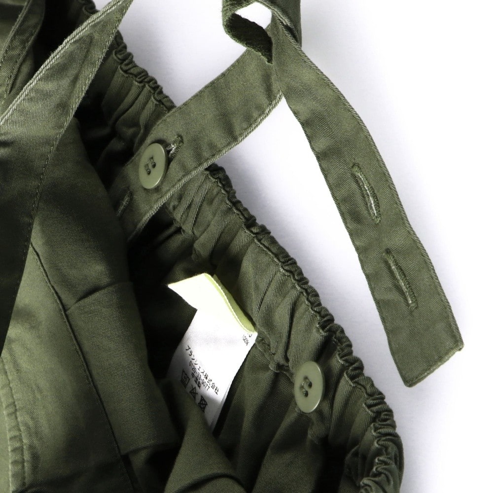 カーキグリーン