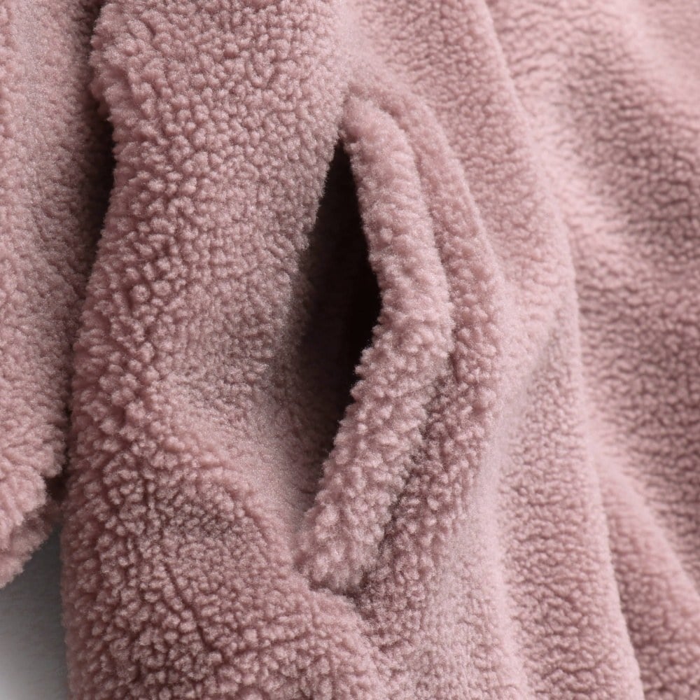 ピンクベージュ