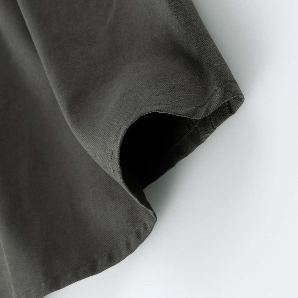 チャコールグレー