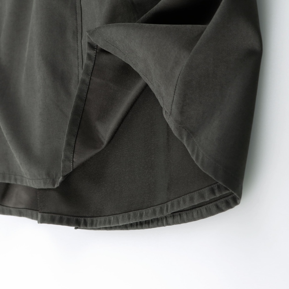 チャコールグレー