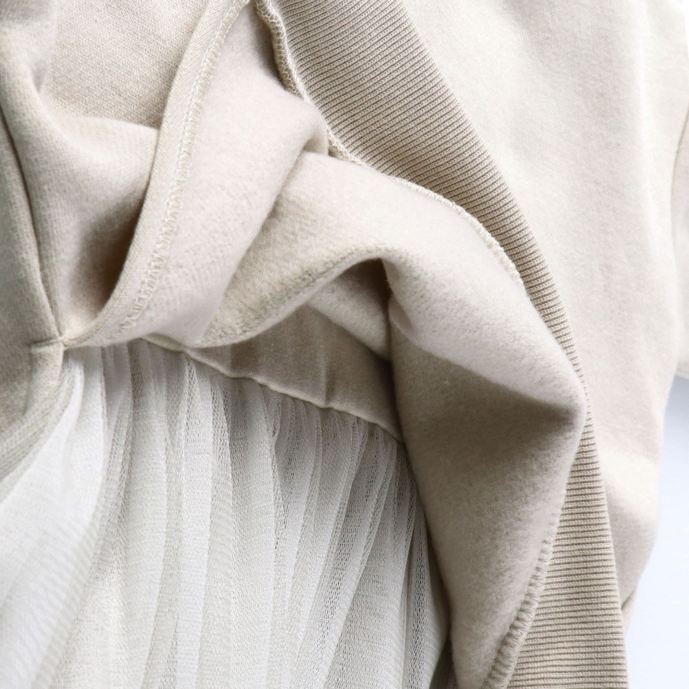 ライトベージュ