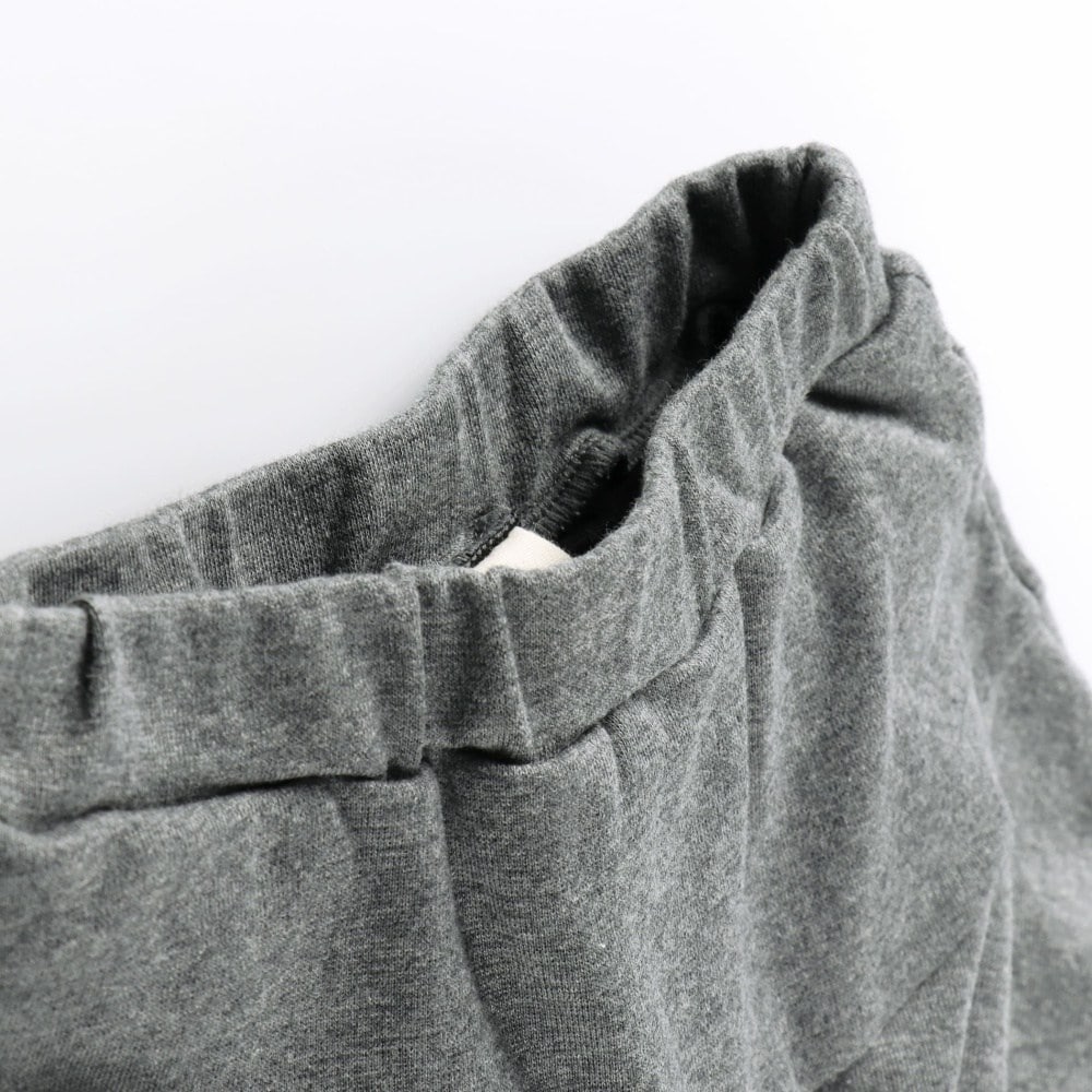 チャコールグレー