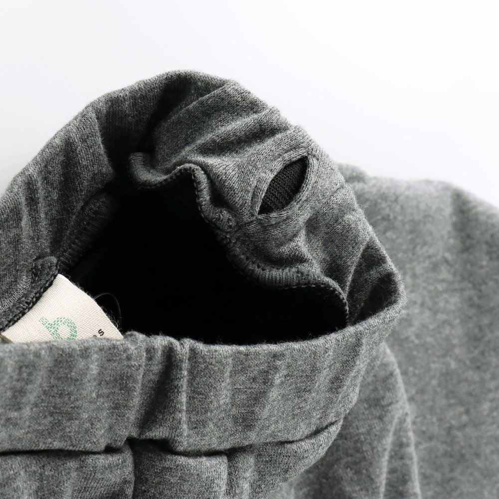 チャコールグレー