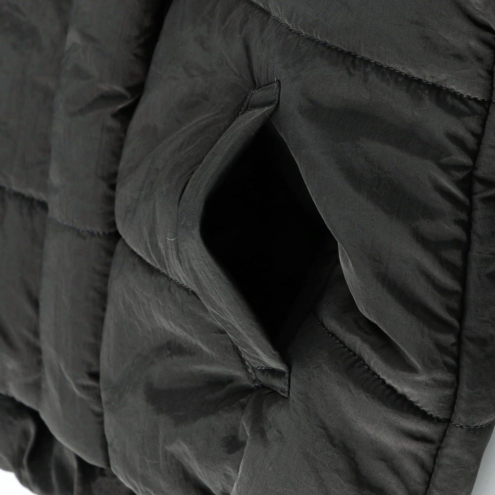 チャコールグレー