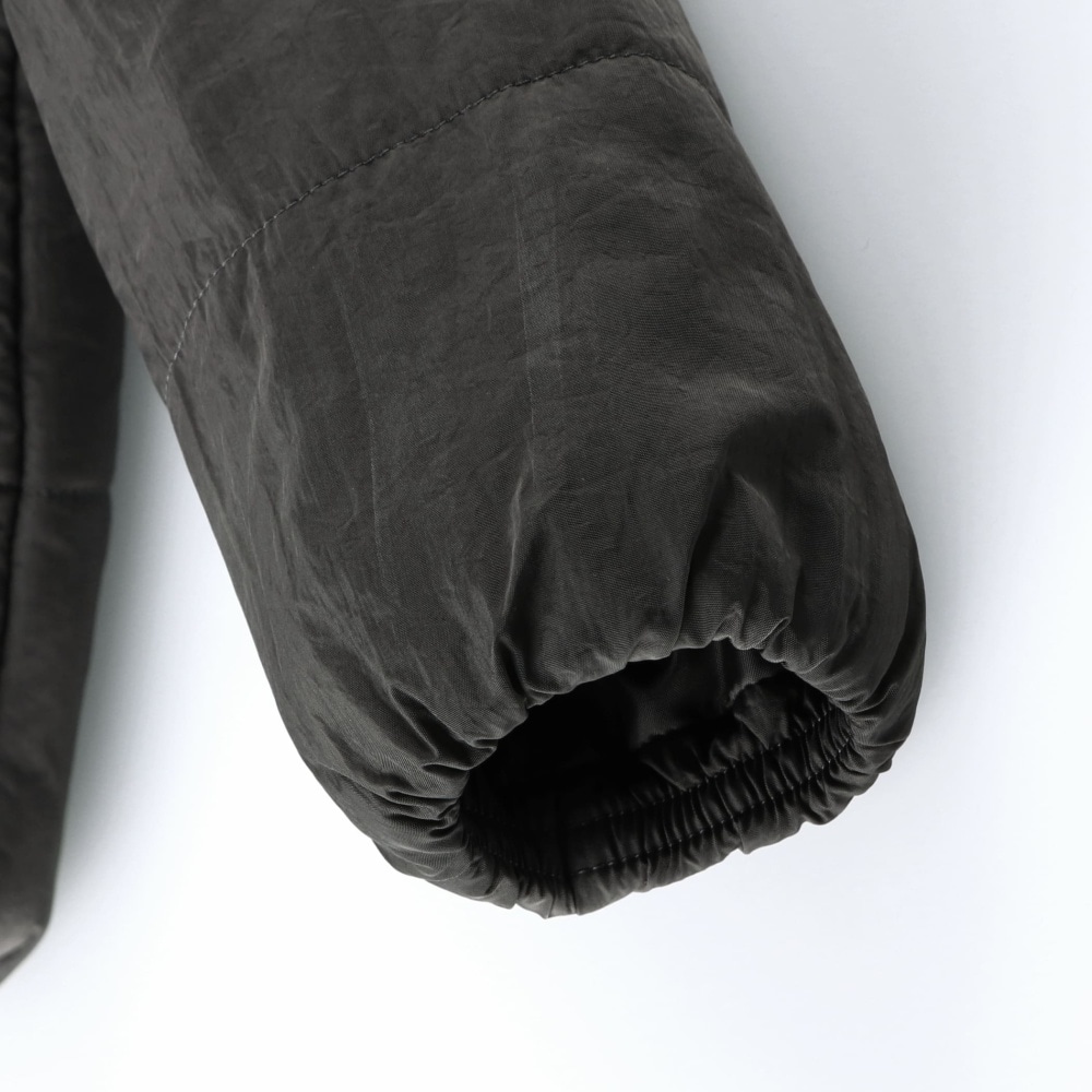 チャコールグレー