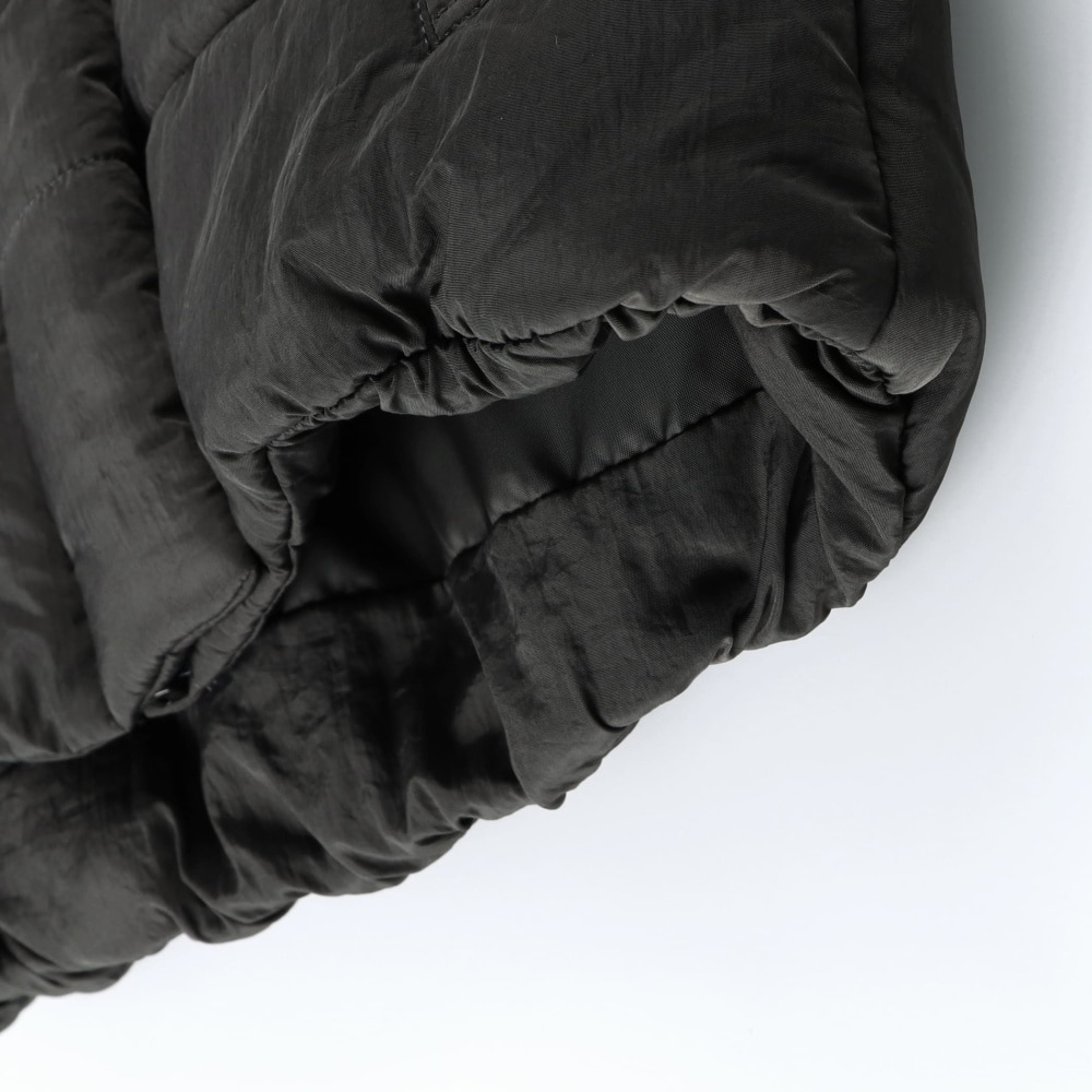 チャコールグレー