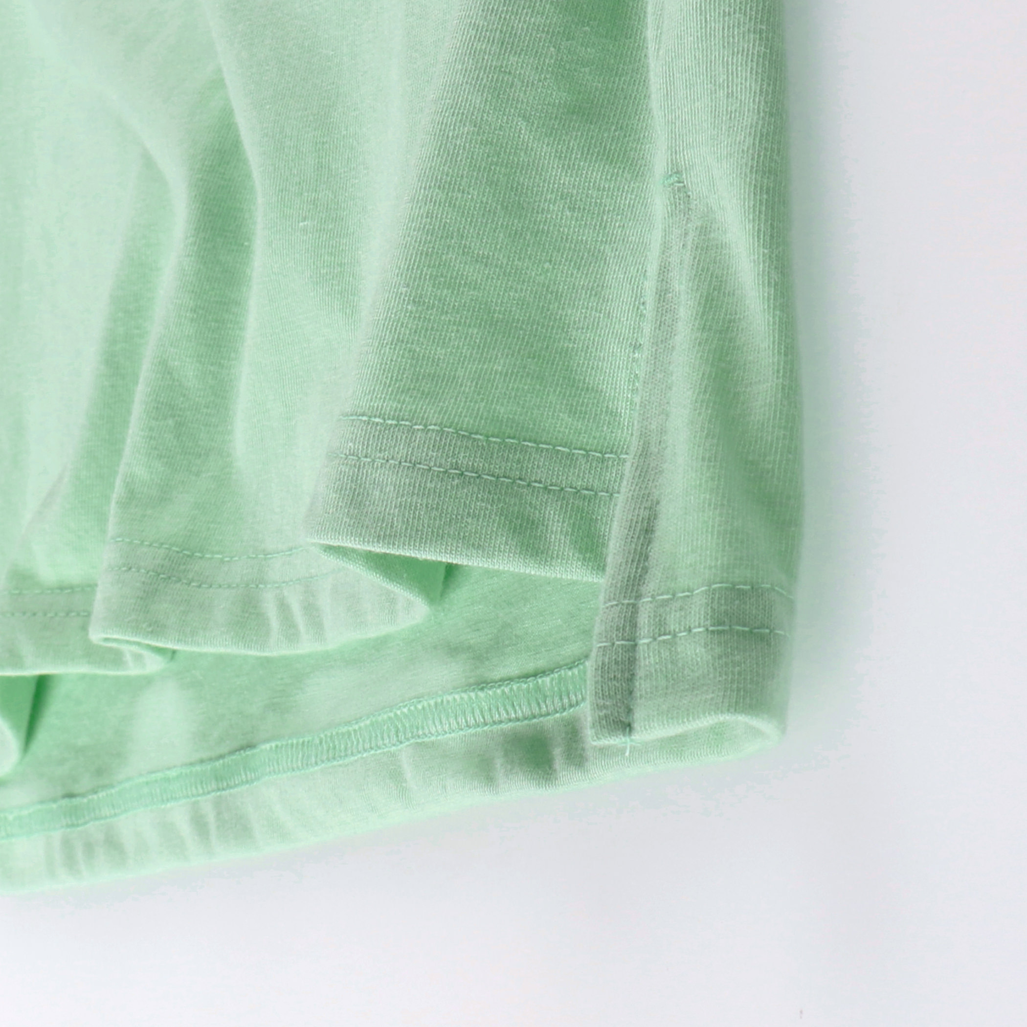 ライトグリーン