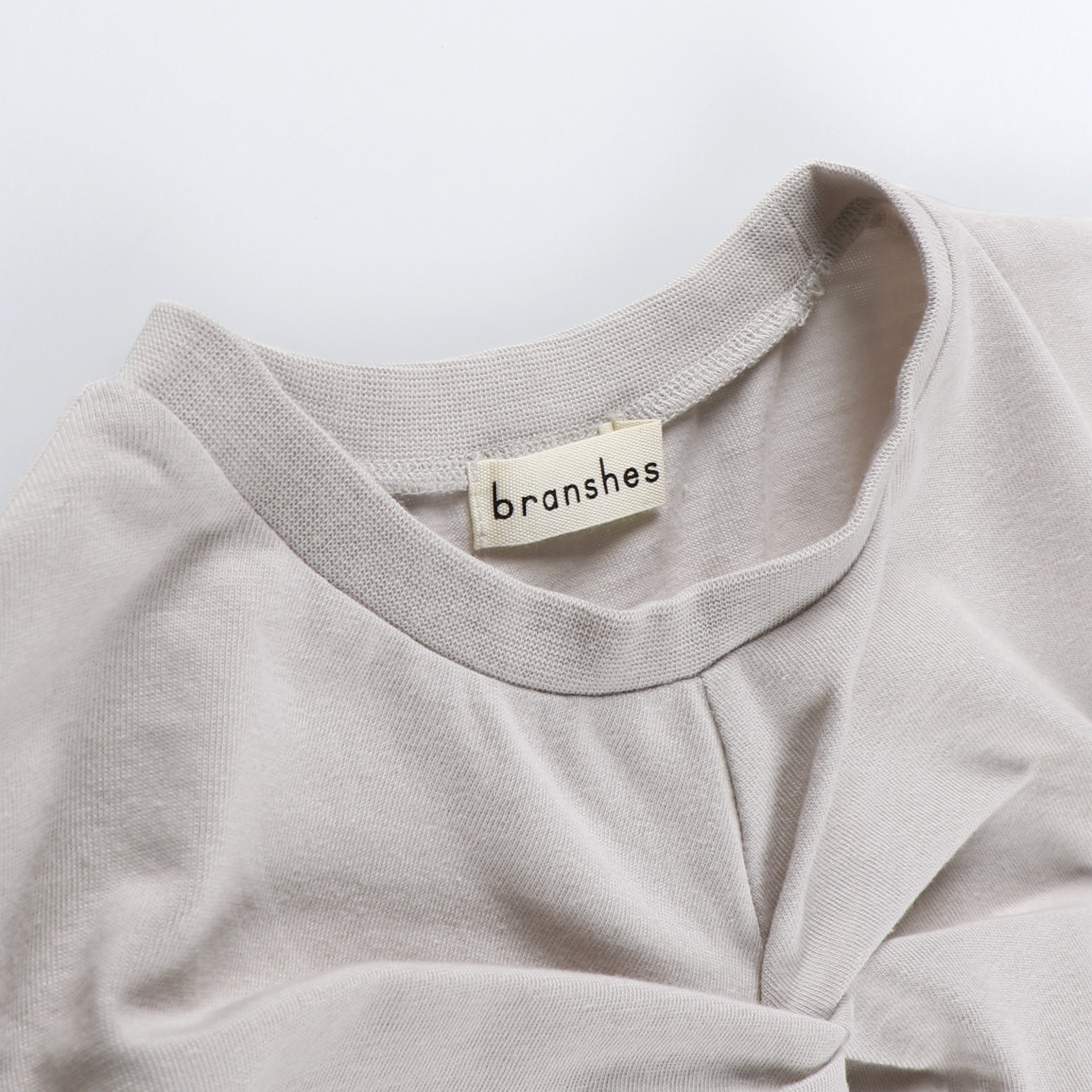 ライトベージュ