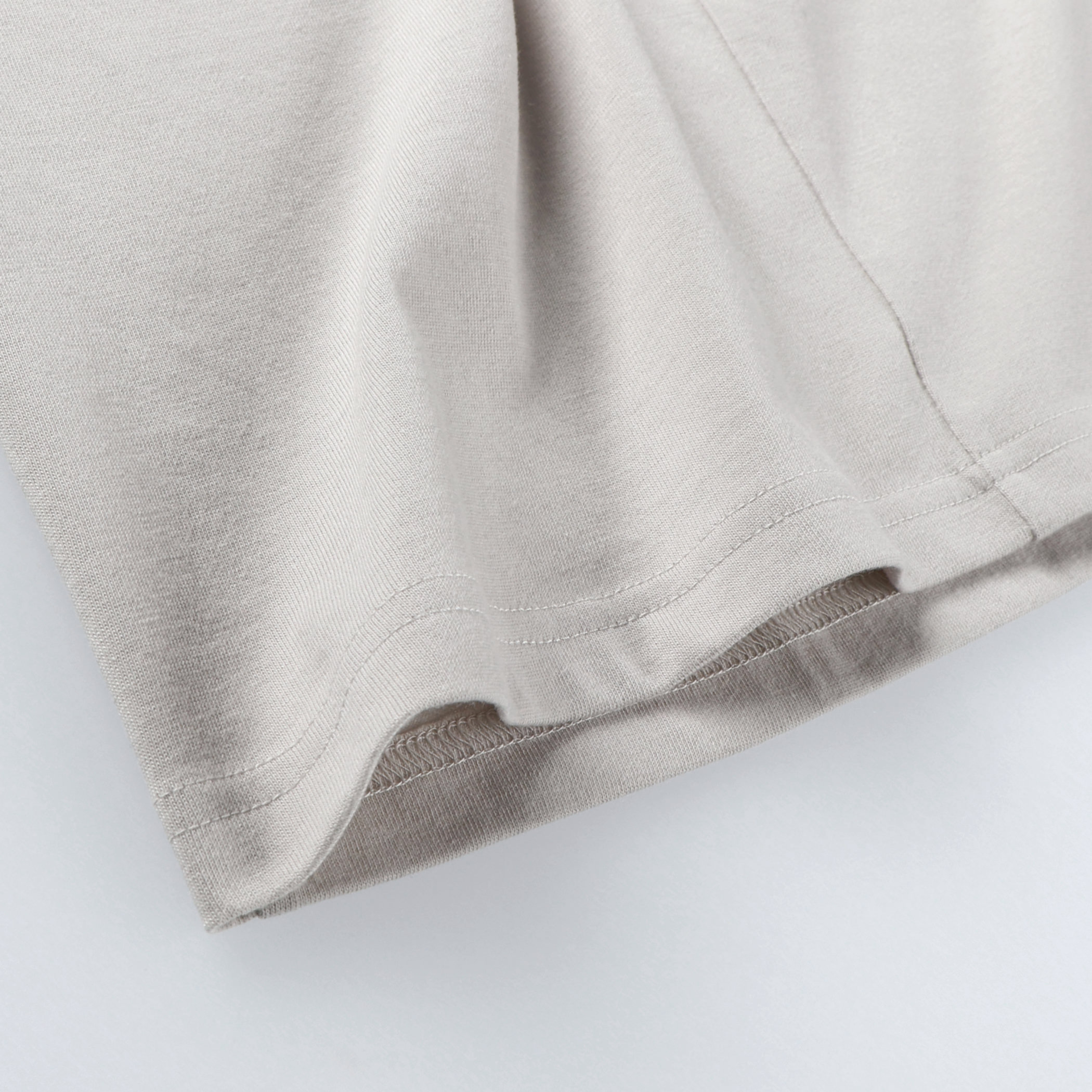 ライトベージュ