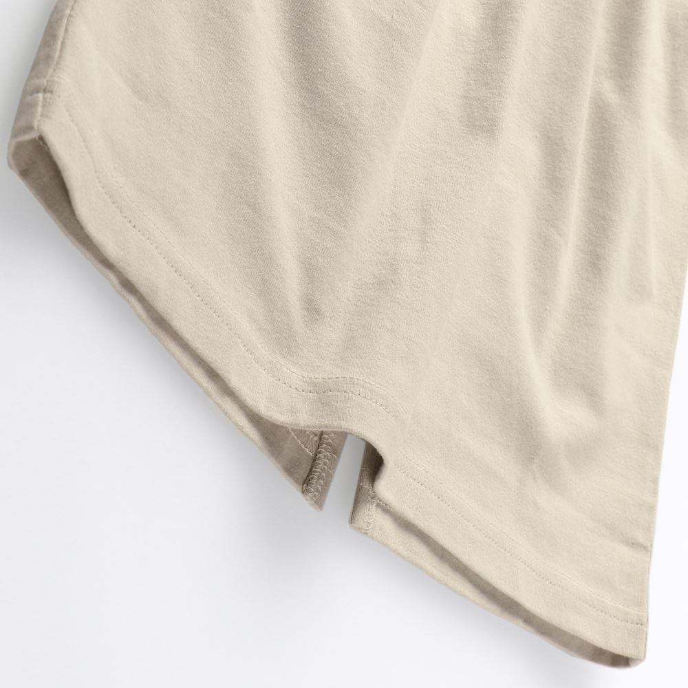 ライトベージュ