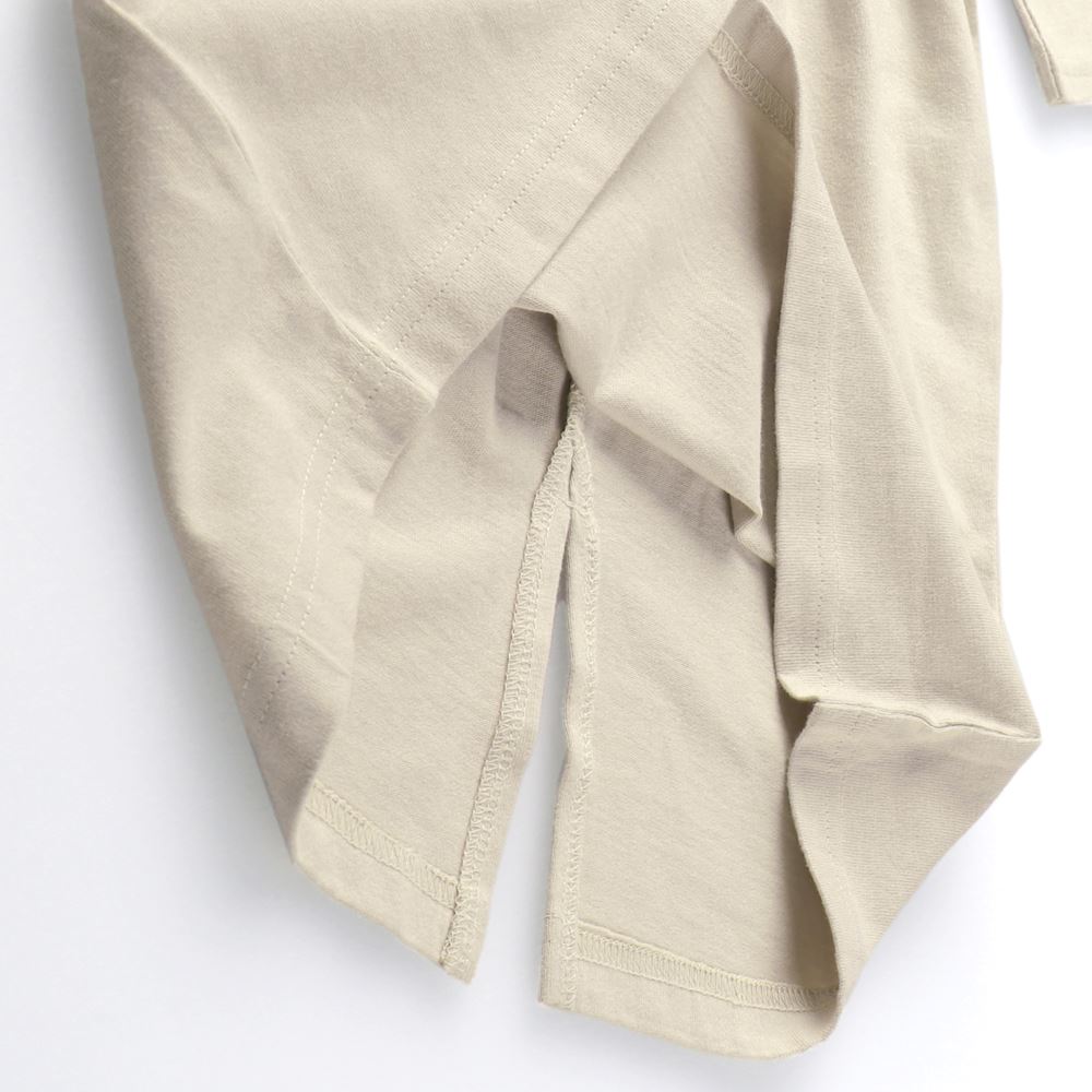 ライトベージュ