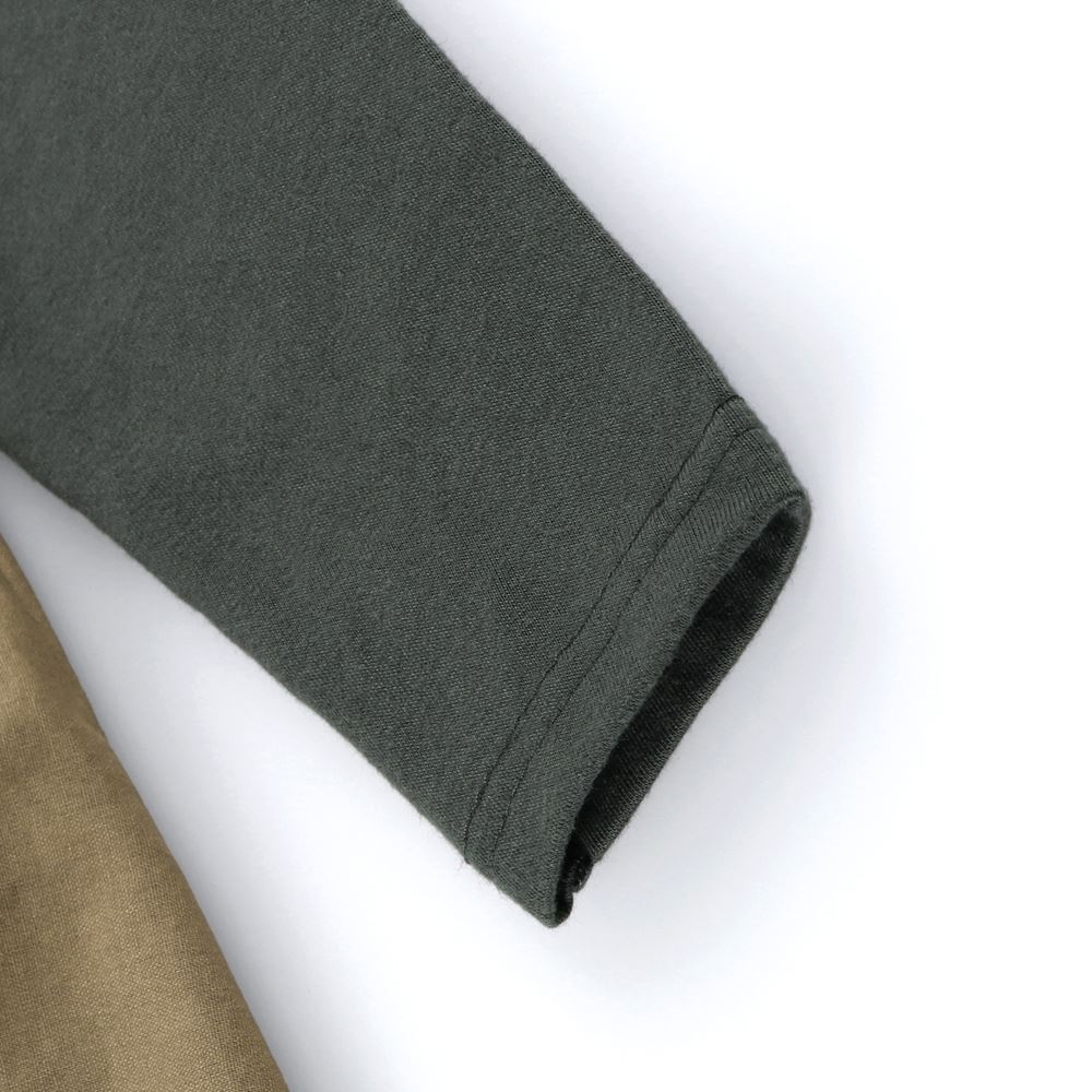 チャコールグレー