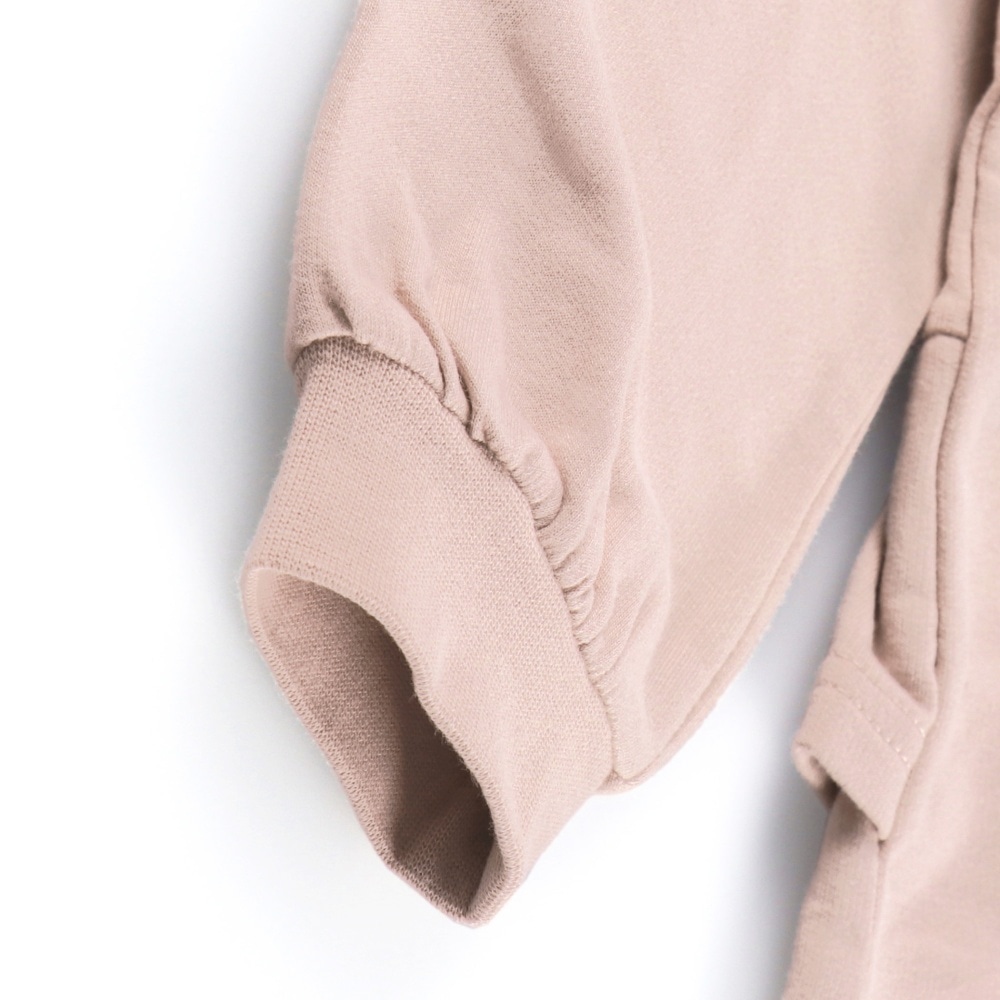 ピンクベージュ