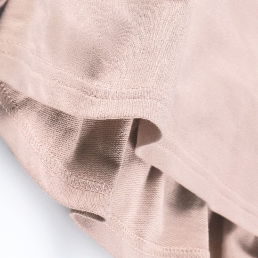 ピンクベージュ