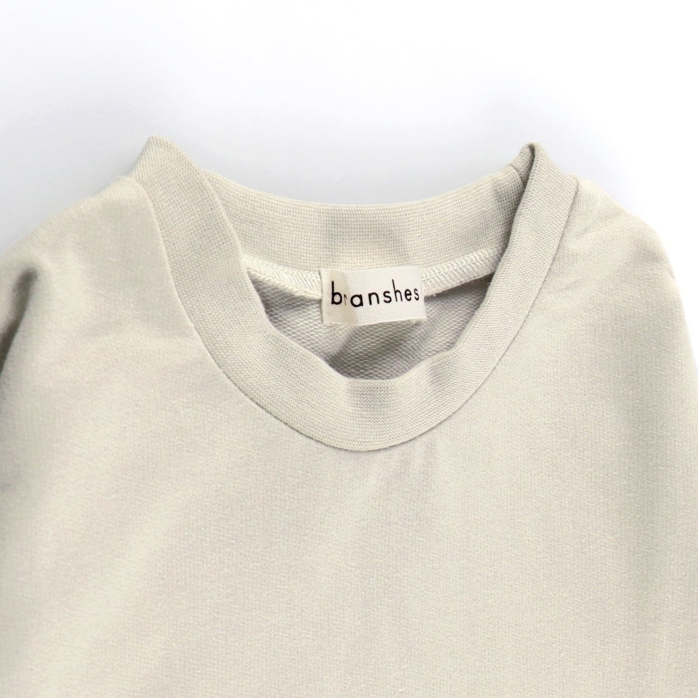 ライトベージュ