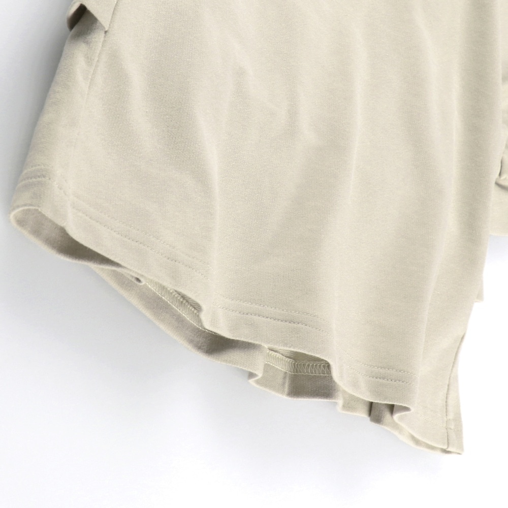 ライトベージュ