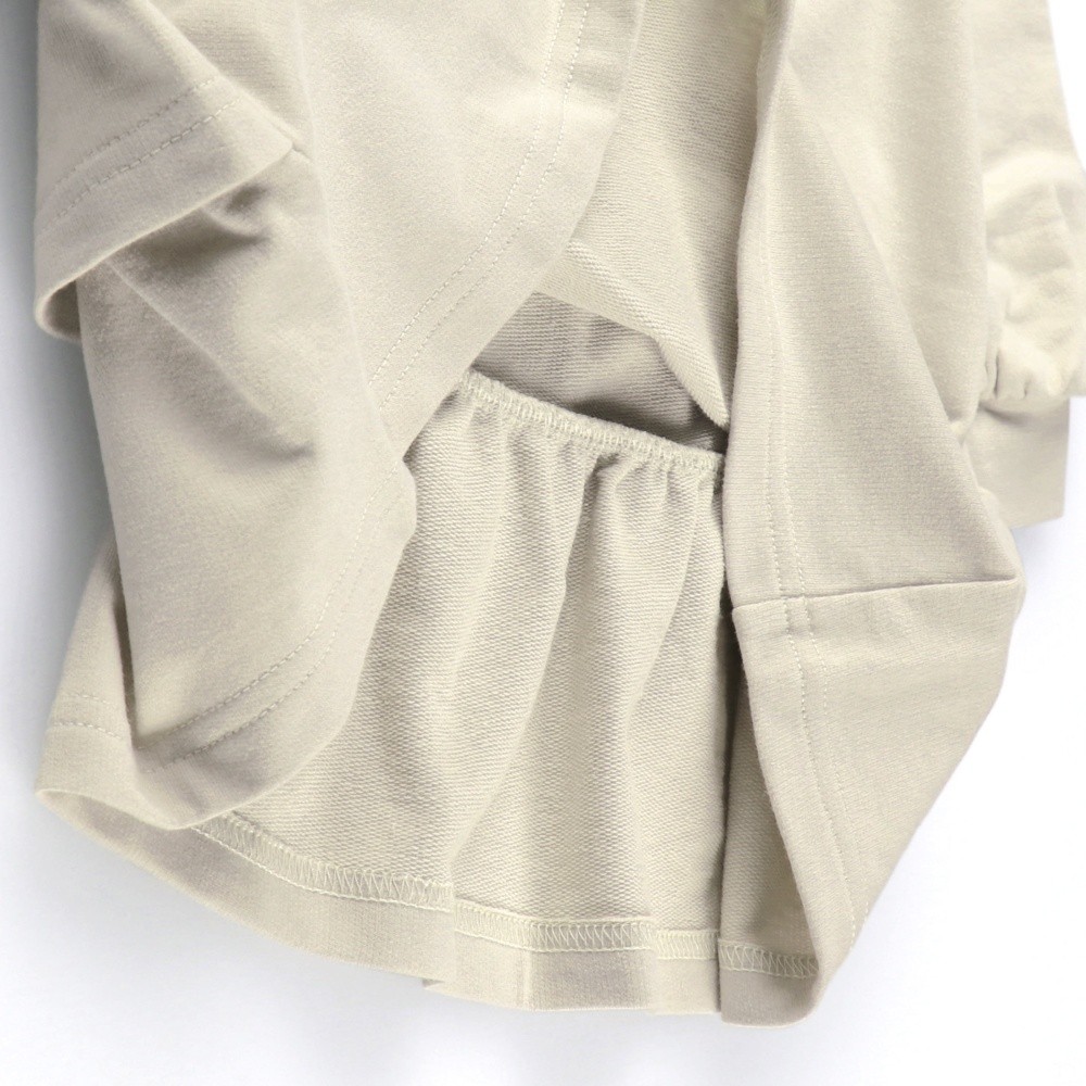 ライトベージュ