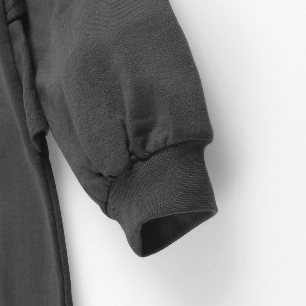 チャコールグレー