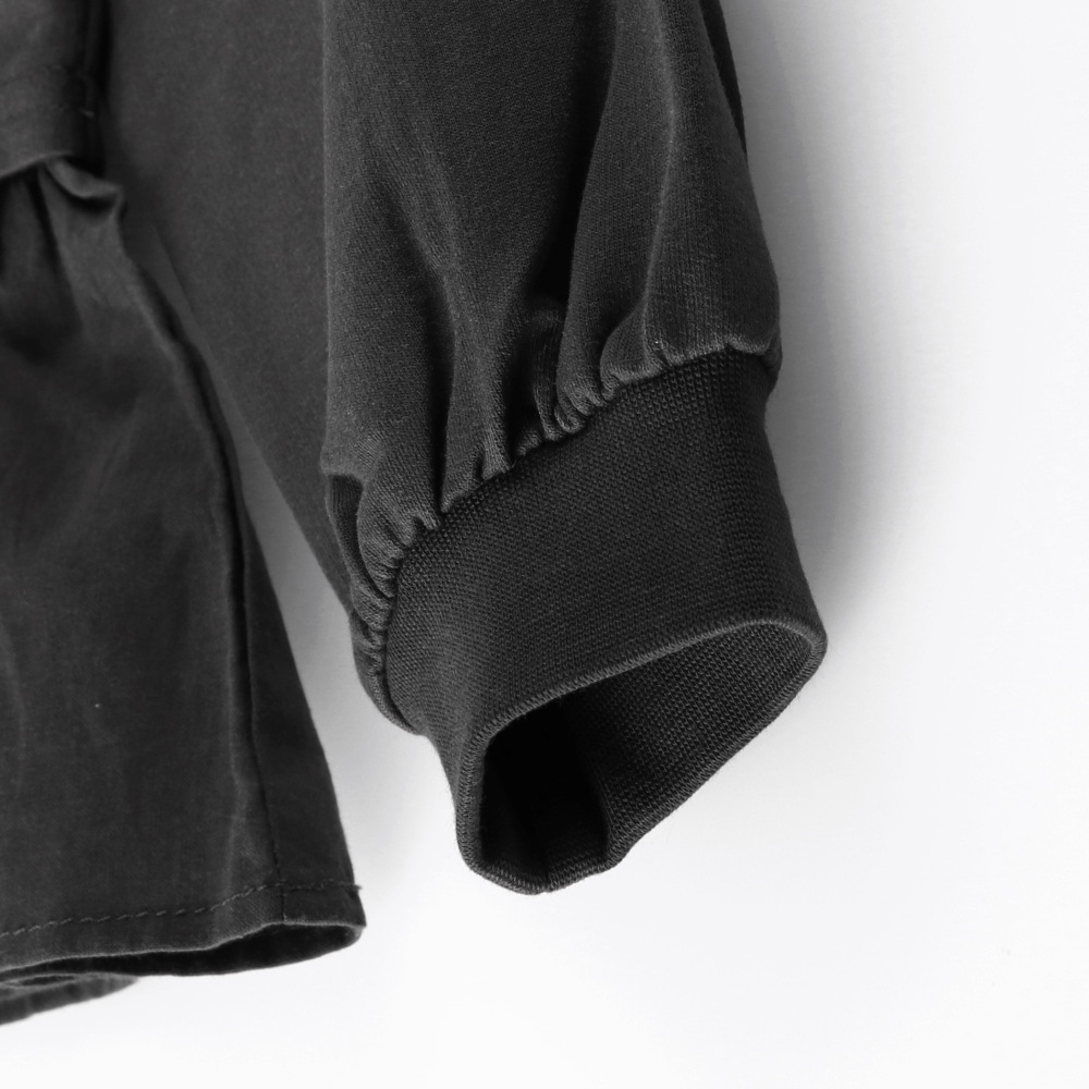 チャコールグレー