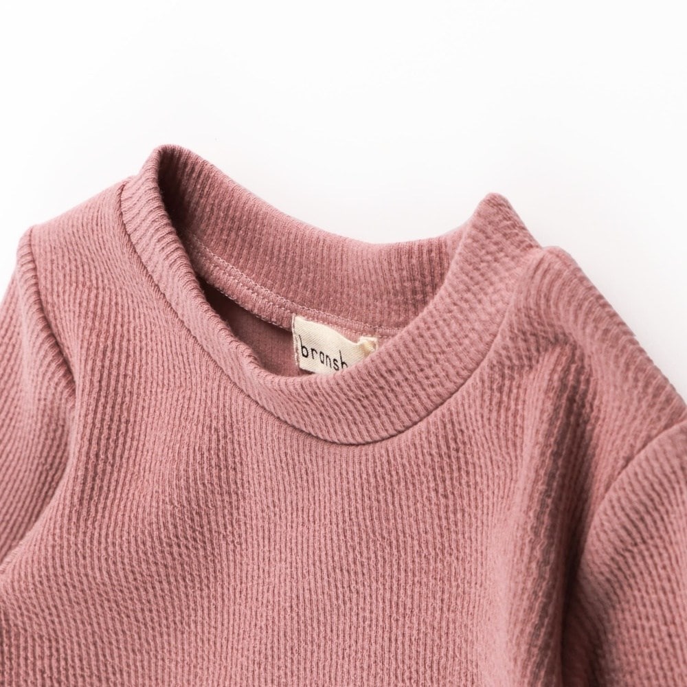 サーモンピンク