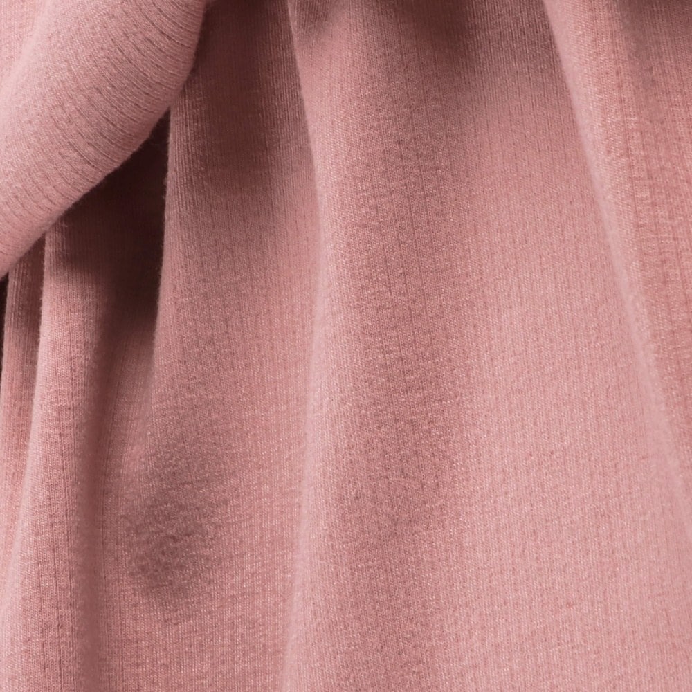 サーモンピンク