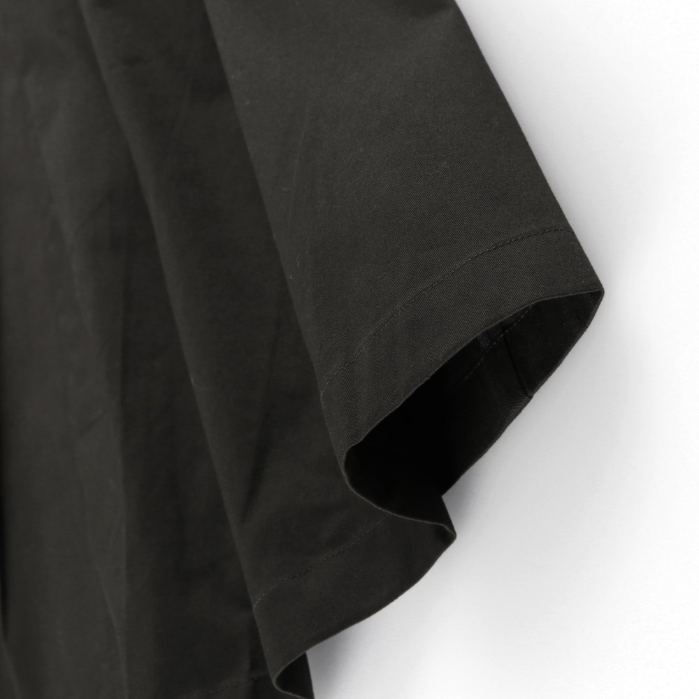 チャコールグレー