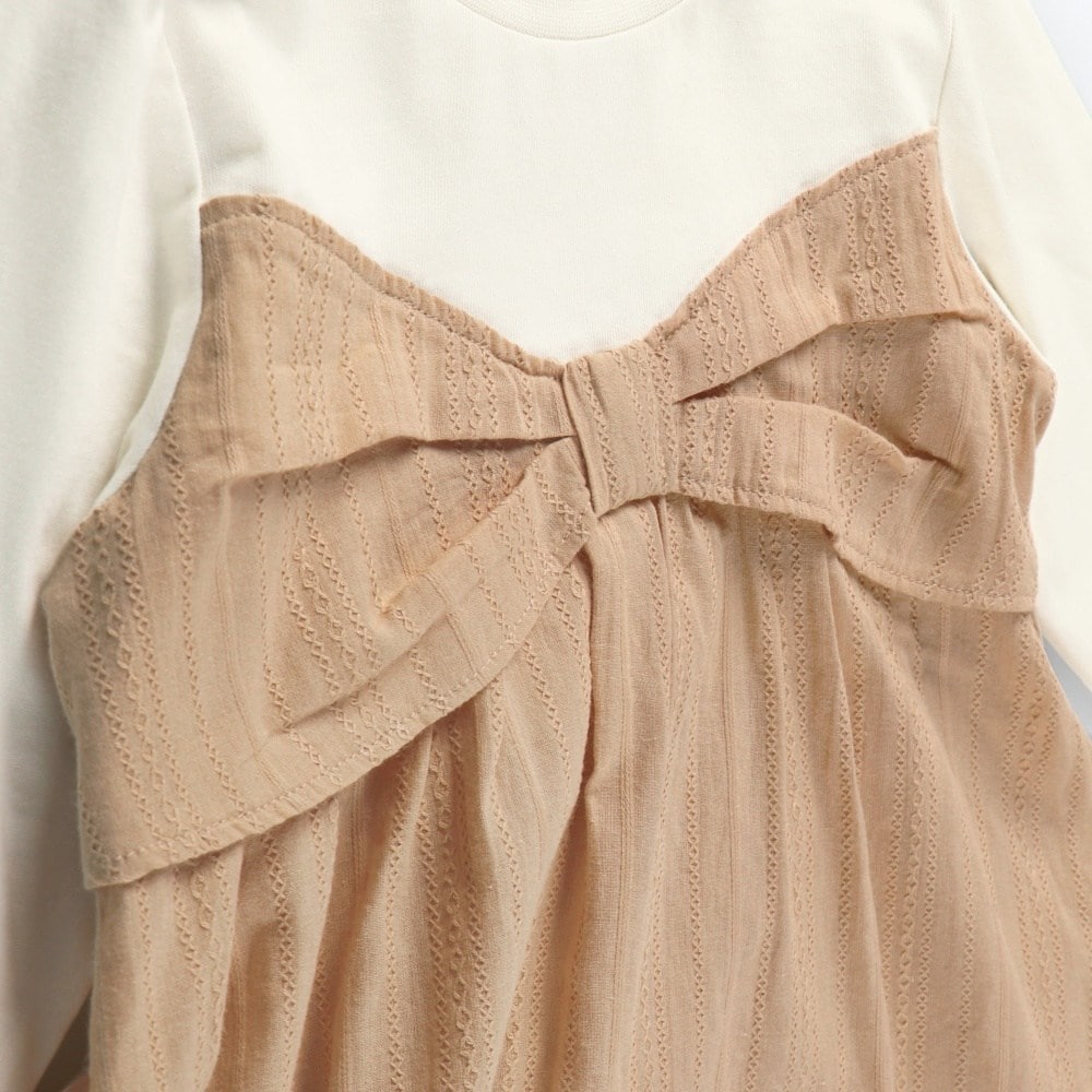 サーモンピンク