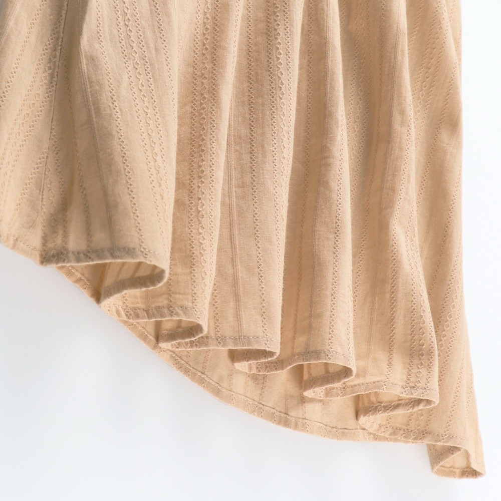 サーモンピンク