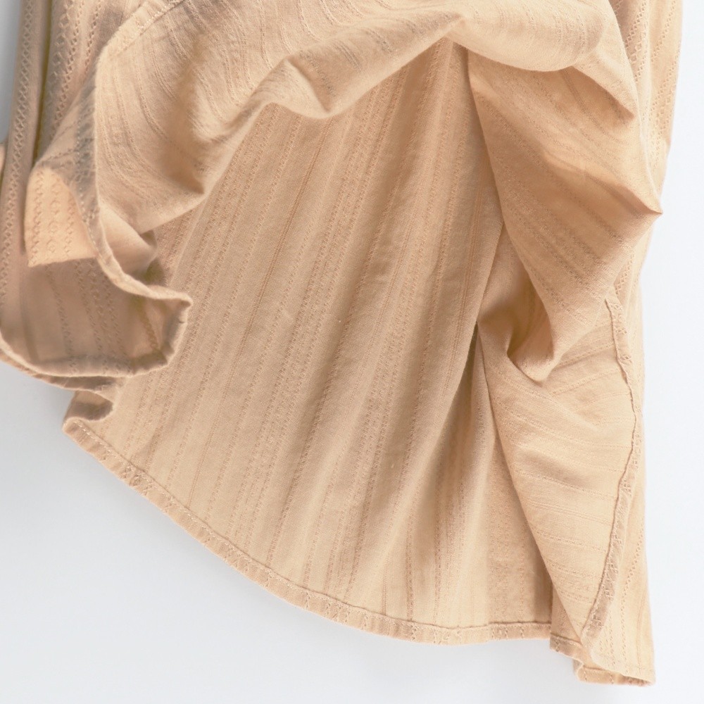 サーモンピンク