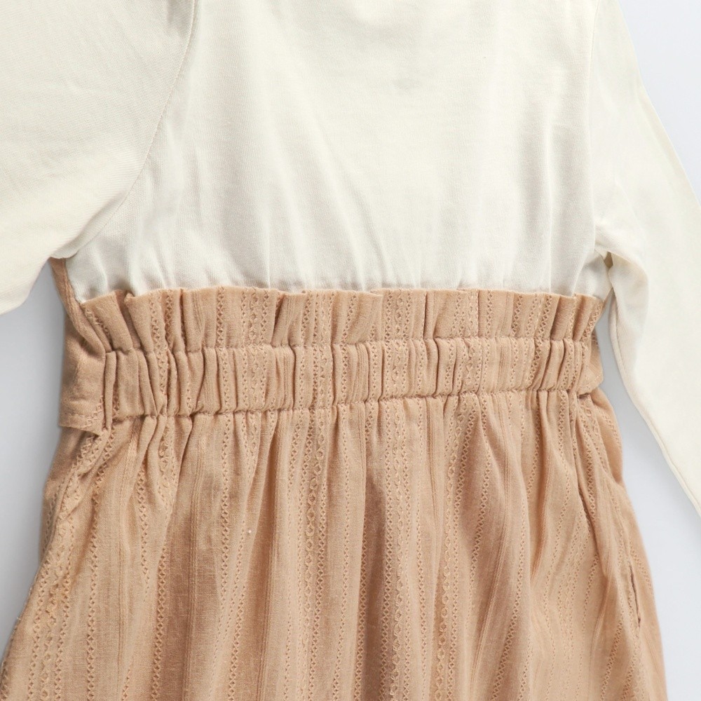 サーモンピンク