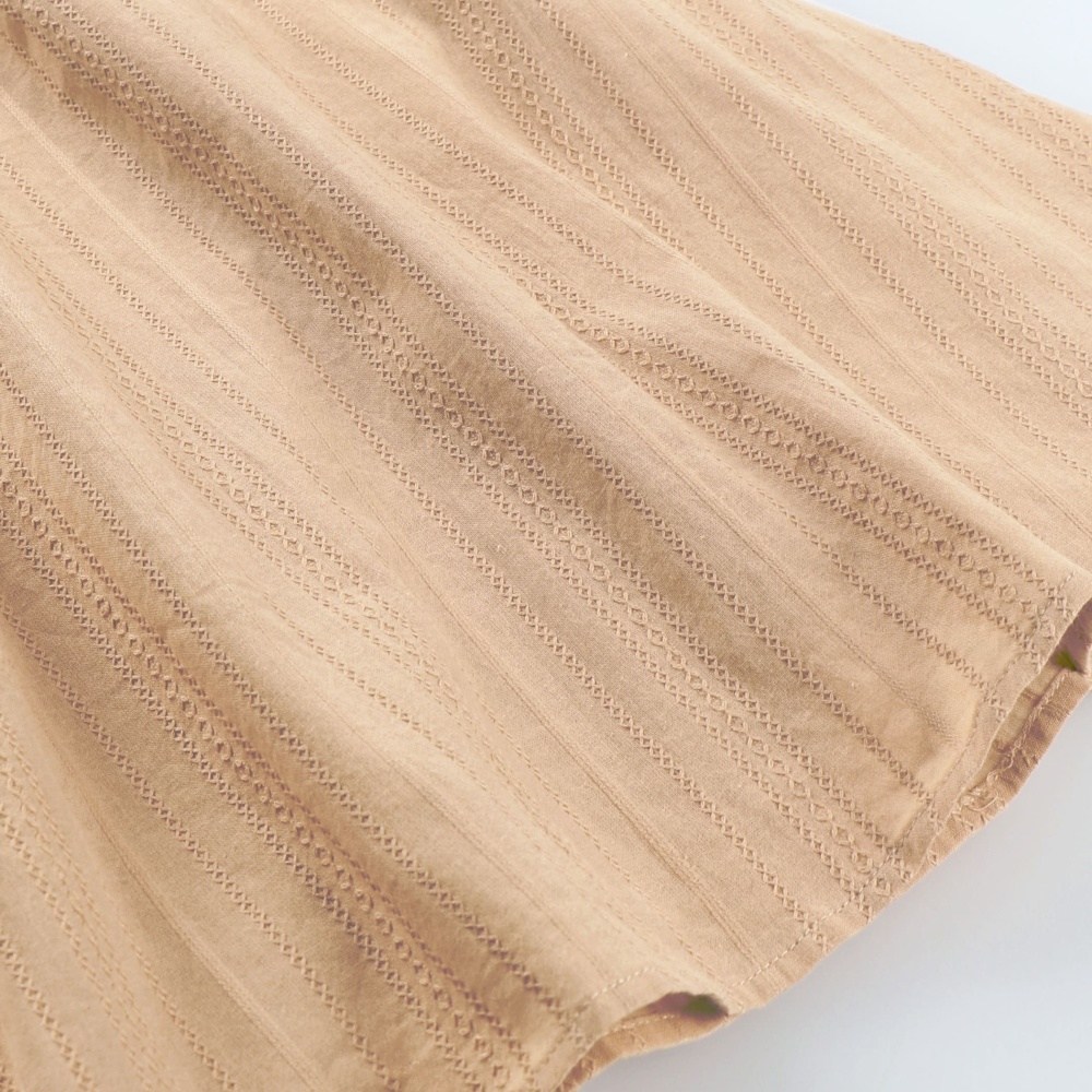 サーモンピンク