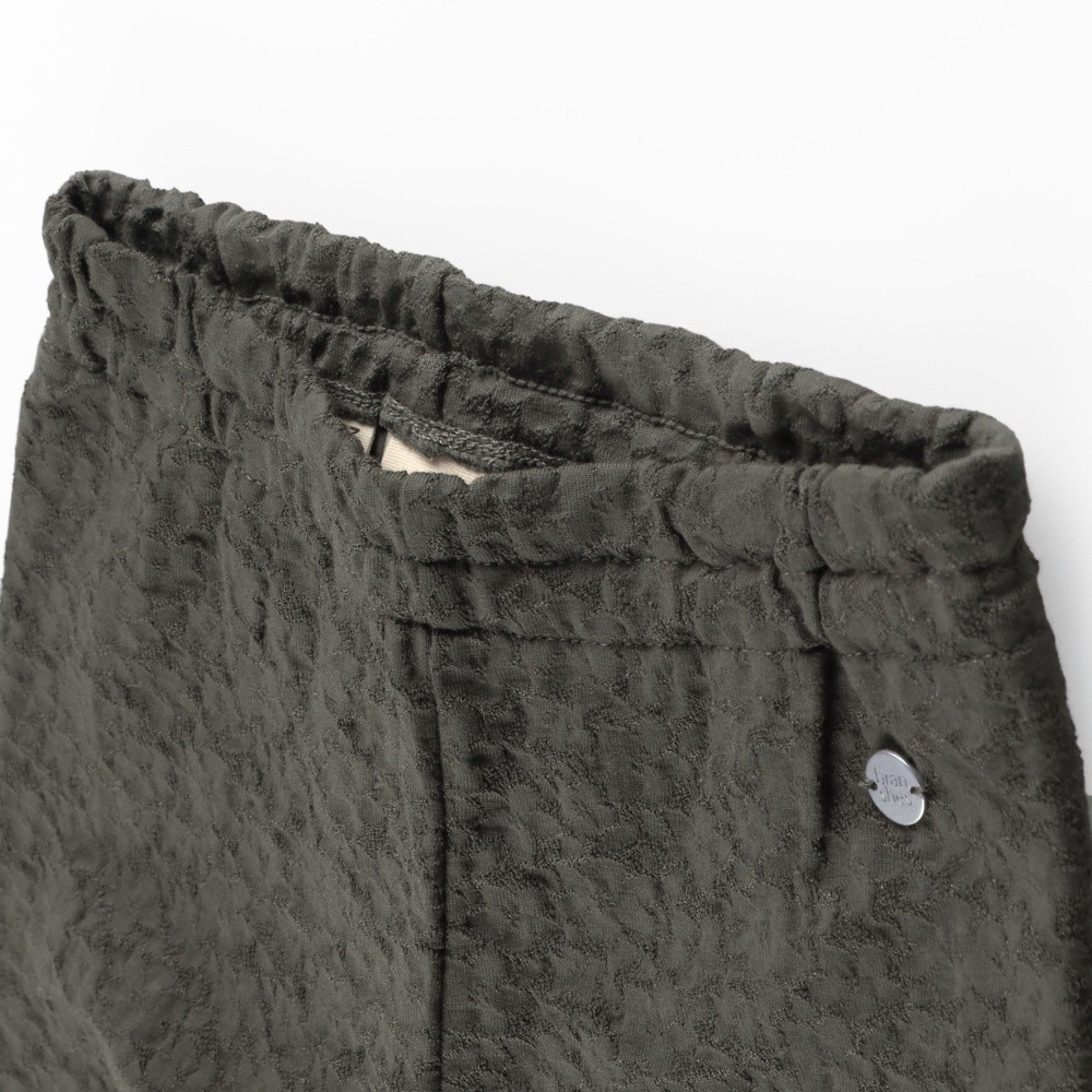 チャコールグレー