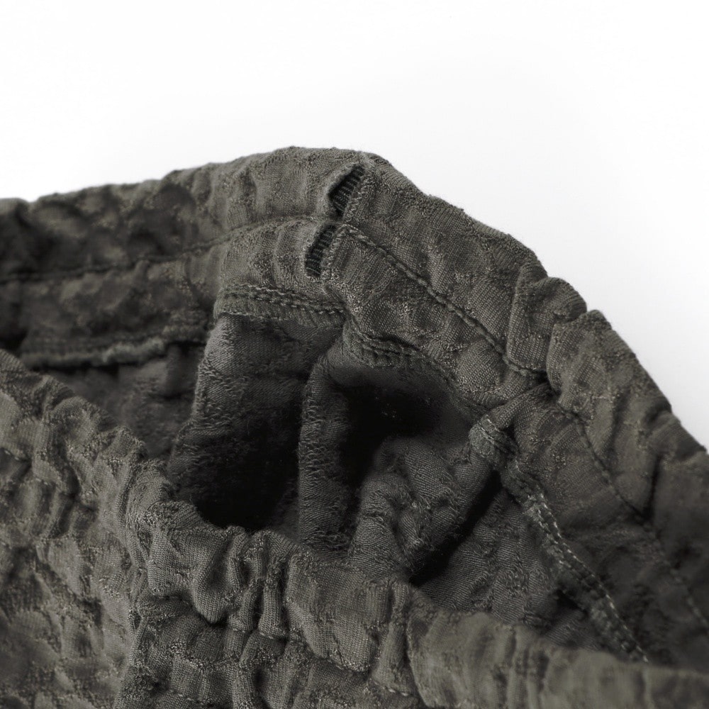 チャコールグレー