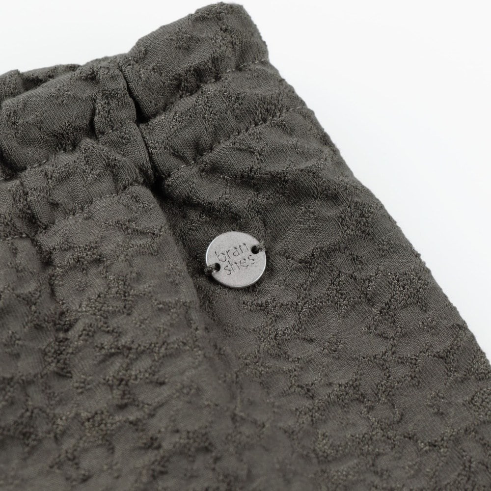 チャコールグレー