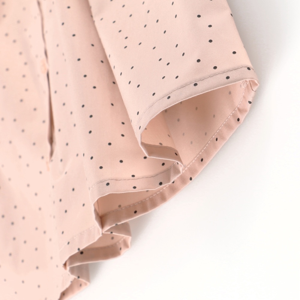 サーモンピンク