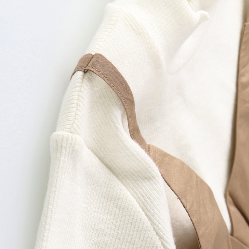 ピンクベージュ