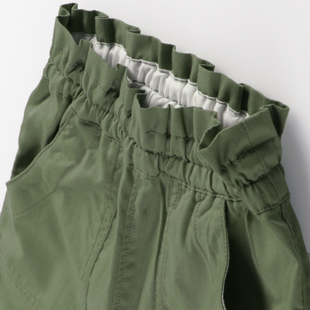 カーキグリーン