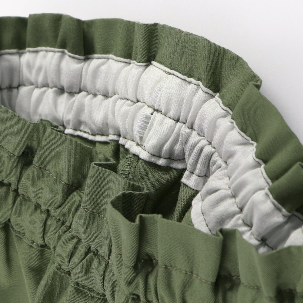 カーキグリーン