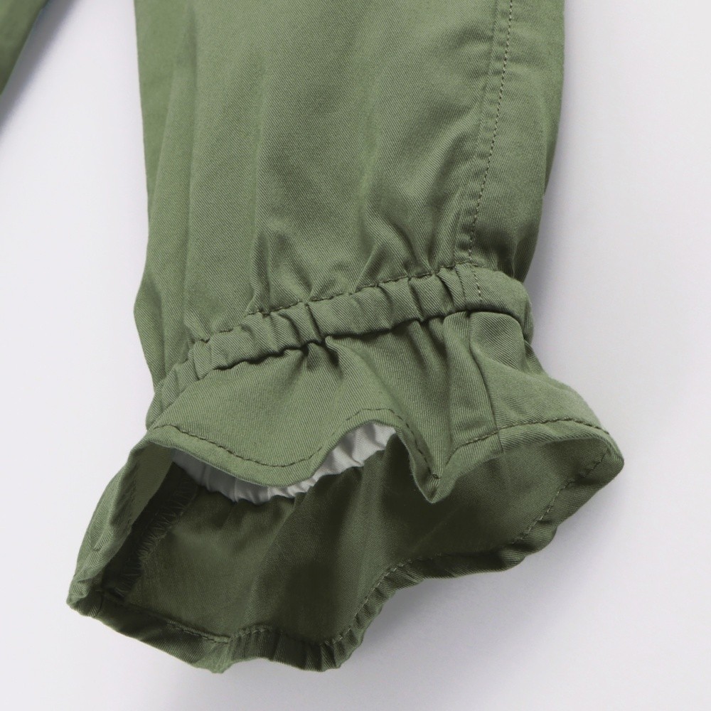 カーキグリーン