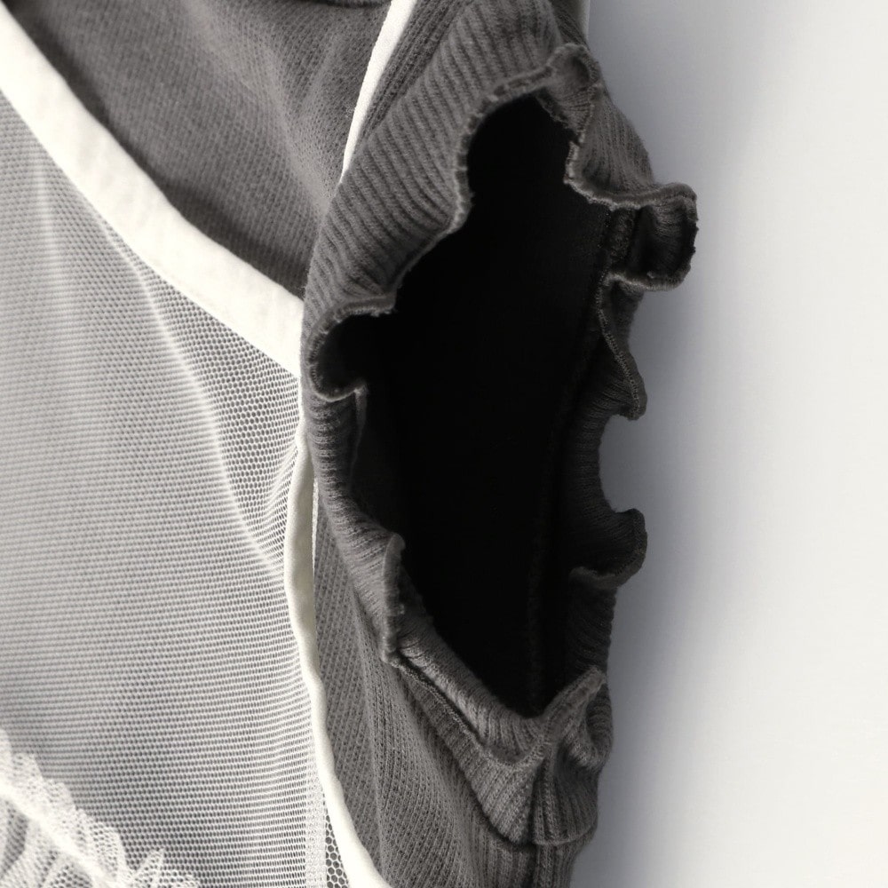 チャコールグレー